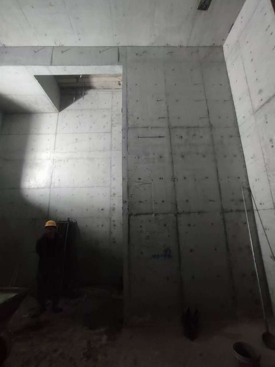 孝南墙上开槽钢筋断了有影响吗